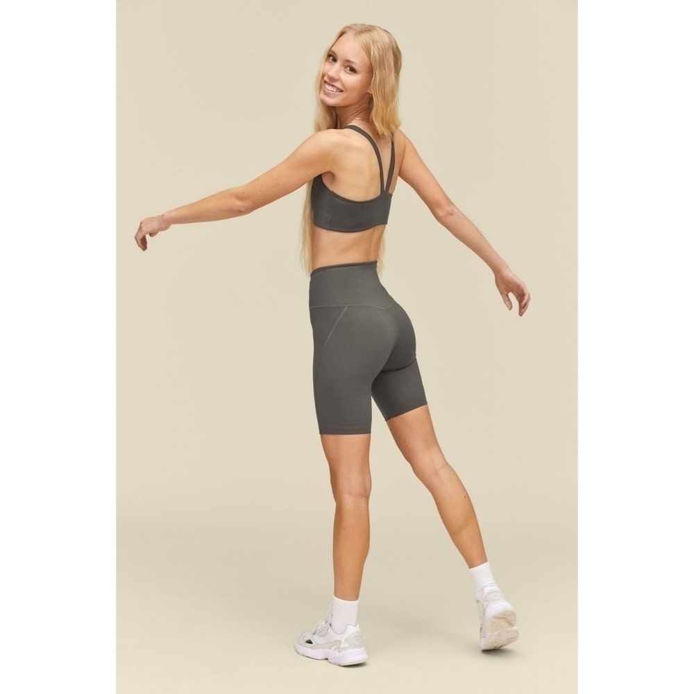 🆕 Girlfriend Collective High Rise Bike Shorts in Moon Size XS